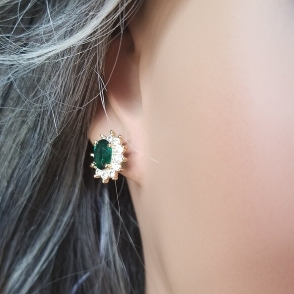 Green stud earrings - Picture 3 of 7